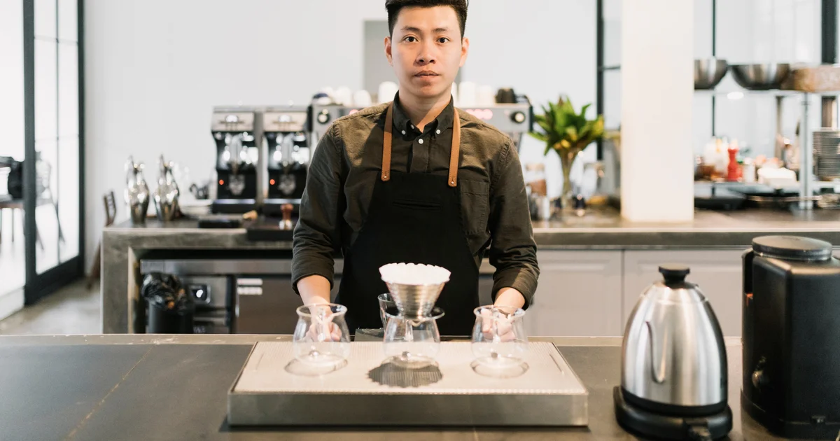 用 NotebookLM 做 KOL 情報分析 — 跨來源觀點比較的自動化方案